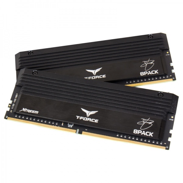 Teamgroup Xtreem 8Pack Edition, DDR4-4500, CL18 - 16 GB Kit